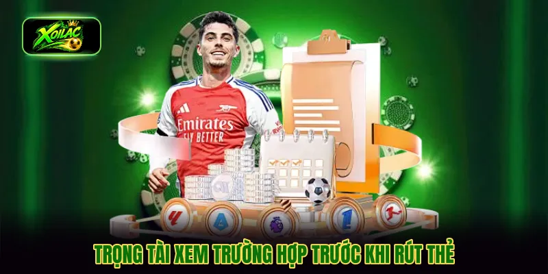 Trọng tài xem trường hợp trước khi rút thẻ