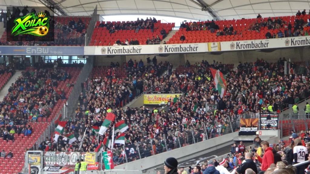 Cổ động viên FC Augsburg trên khán đài