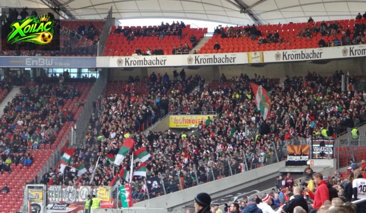 Cổ động viên FC Augsburg trên khán đài